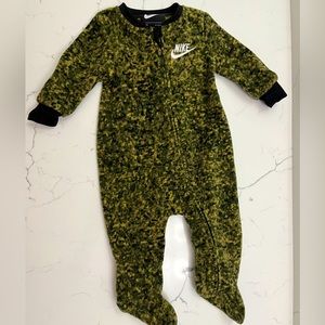 SOLD!! NIKE baby Footie zip up, camo, size 6months